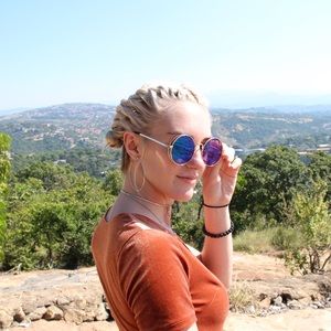 Meet your Posher, Sidney